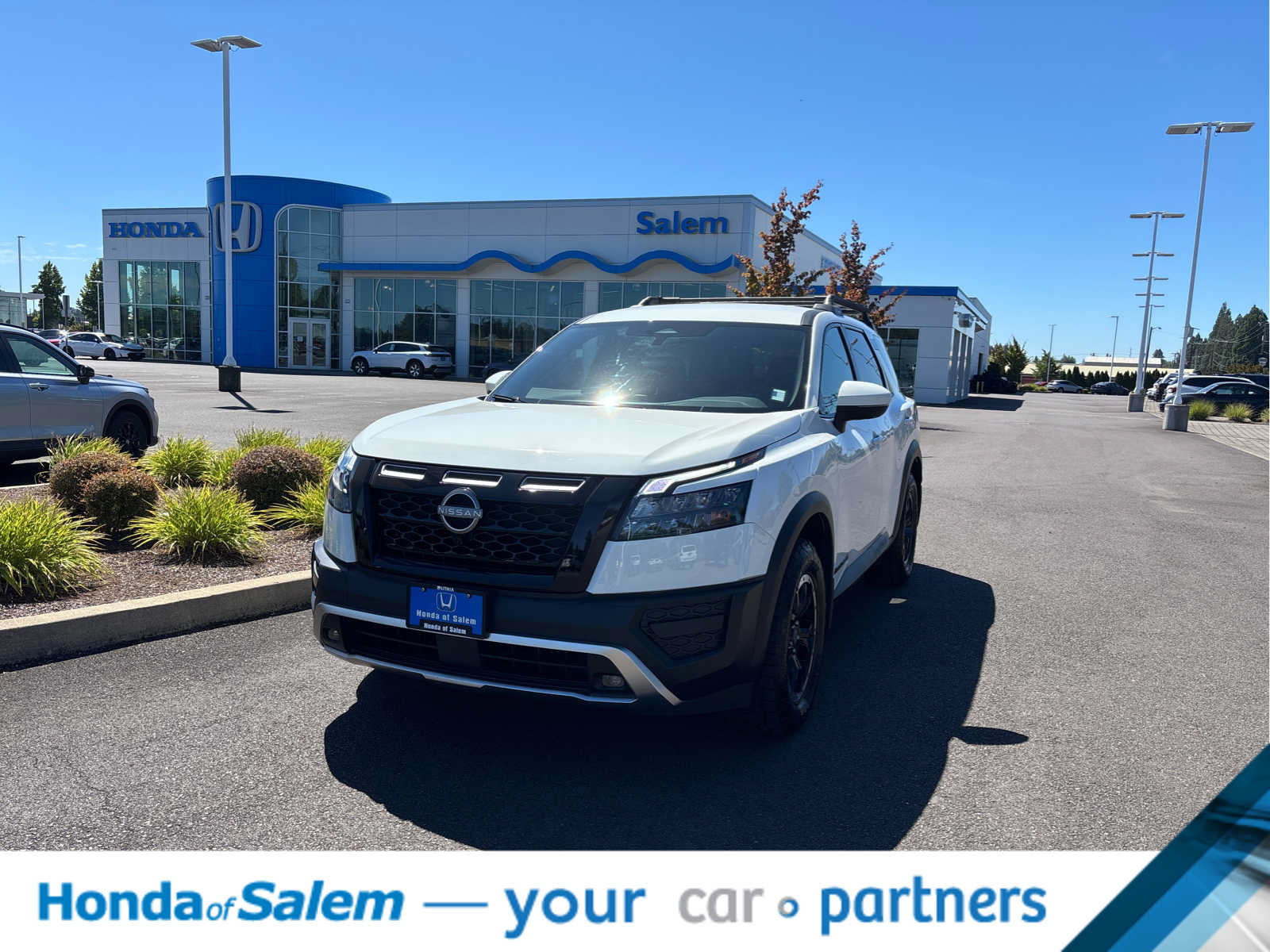 Used 2025 Nissan Pathfinder Rock Creek AWD/4WD image 1