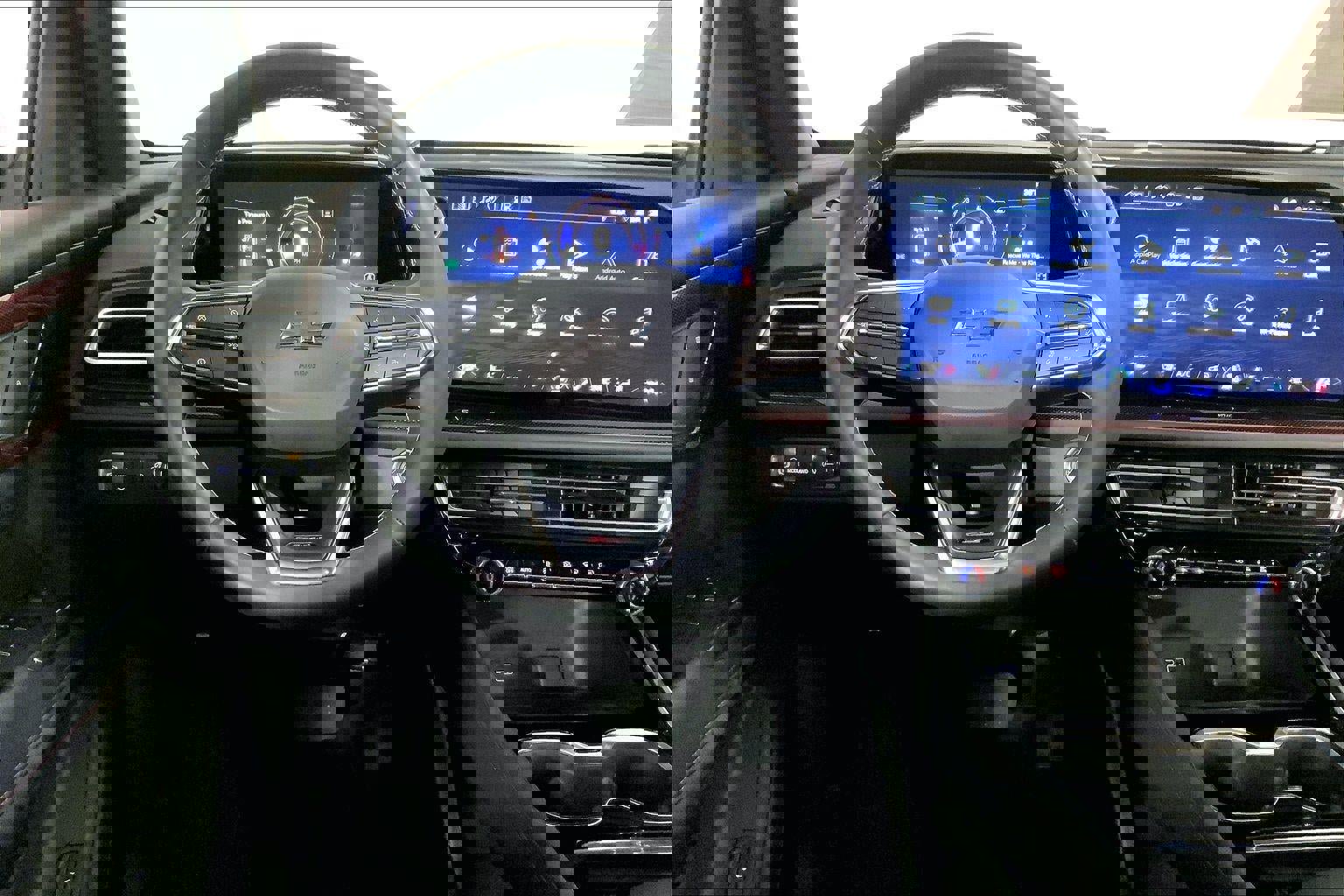 Used 2025 Chevrolet Traverse Z71 w/ Driver Confidence Package image 5