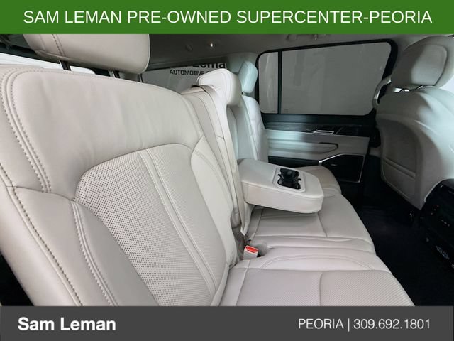 Used 2022 Jeep Wagoneer Series III AWD/4WD image 28