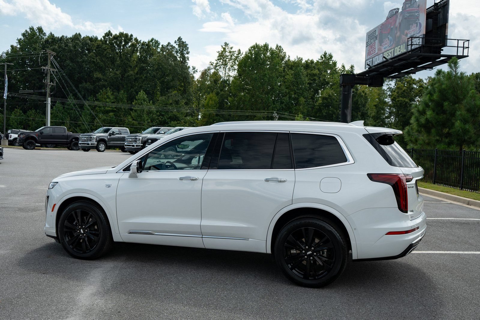 Used 2024 Cadillac XT6 Premium Luxury w/ Platinum Package AWD/4WD image 7