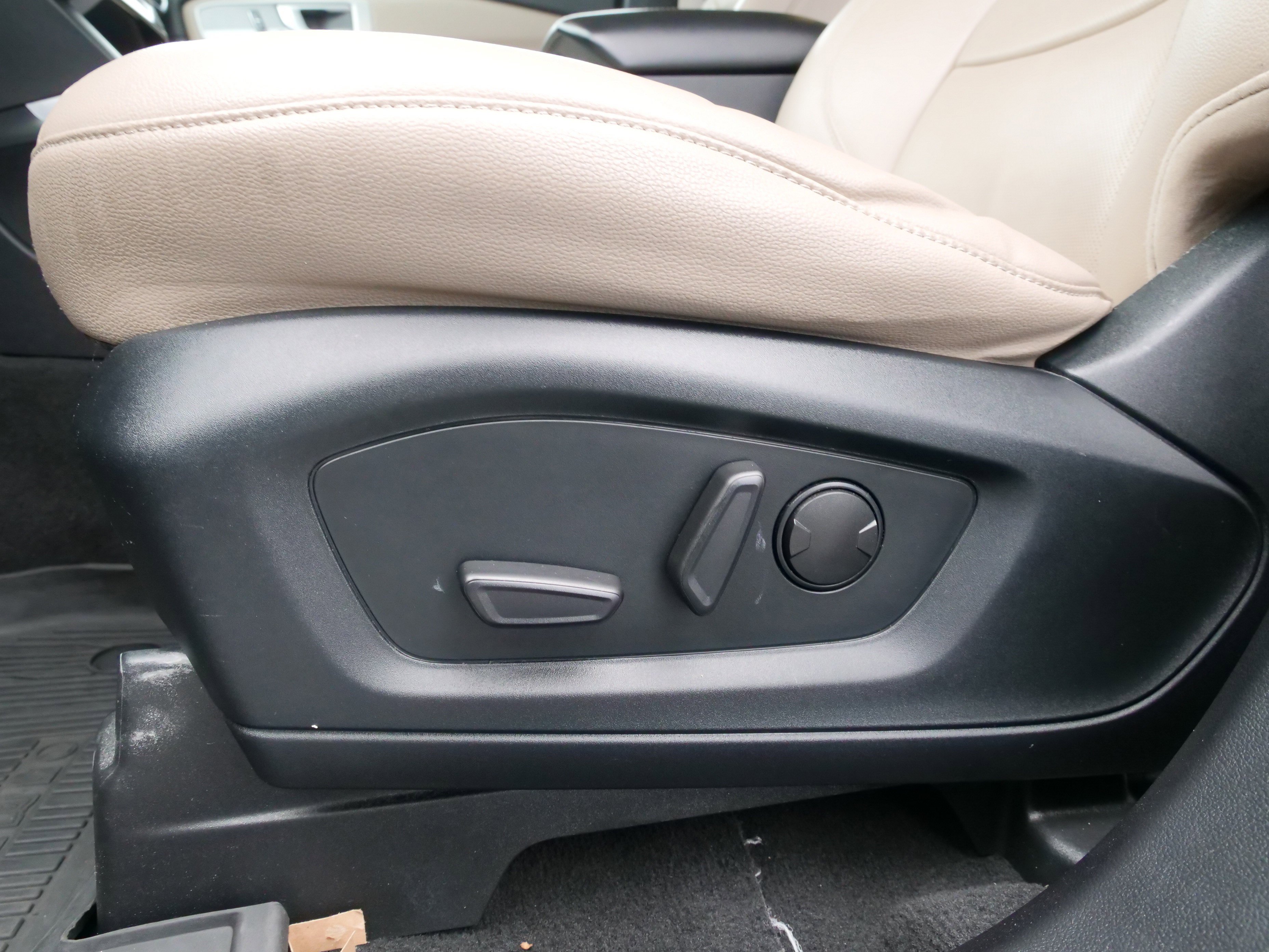 Used 2022 Ford Explorer Limited w/ Equipment Group 301A image 18