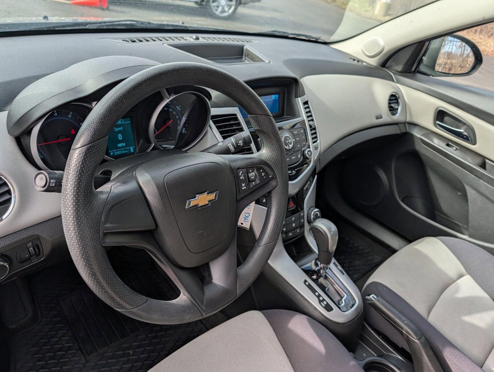 Used 2013 Chevrolet Cruze LS image 19