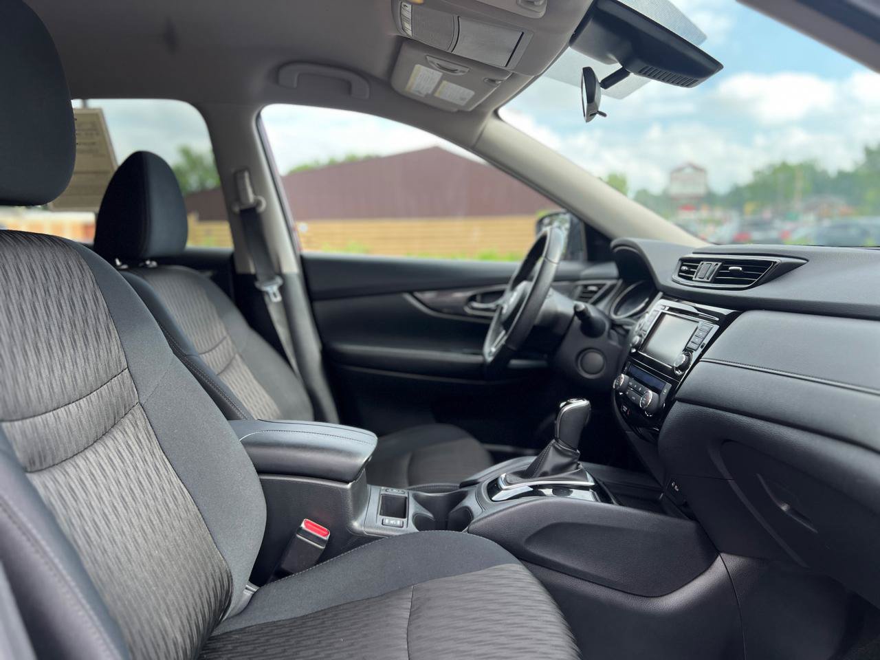 Used 2019 Nissan Rogue SV AWD/4WD image 43