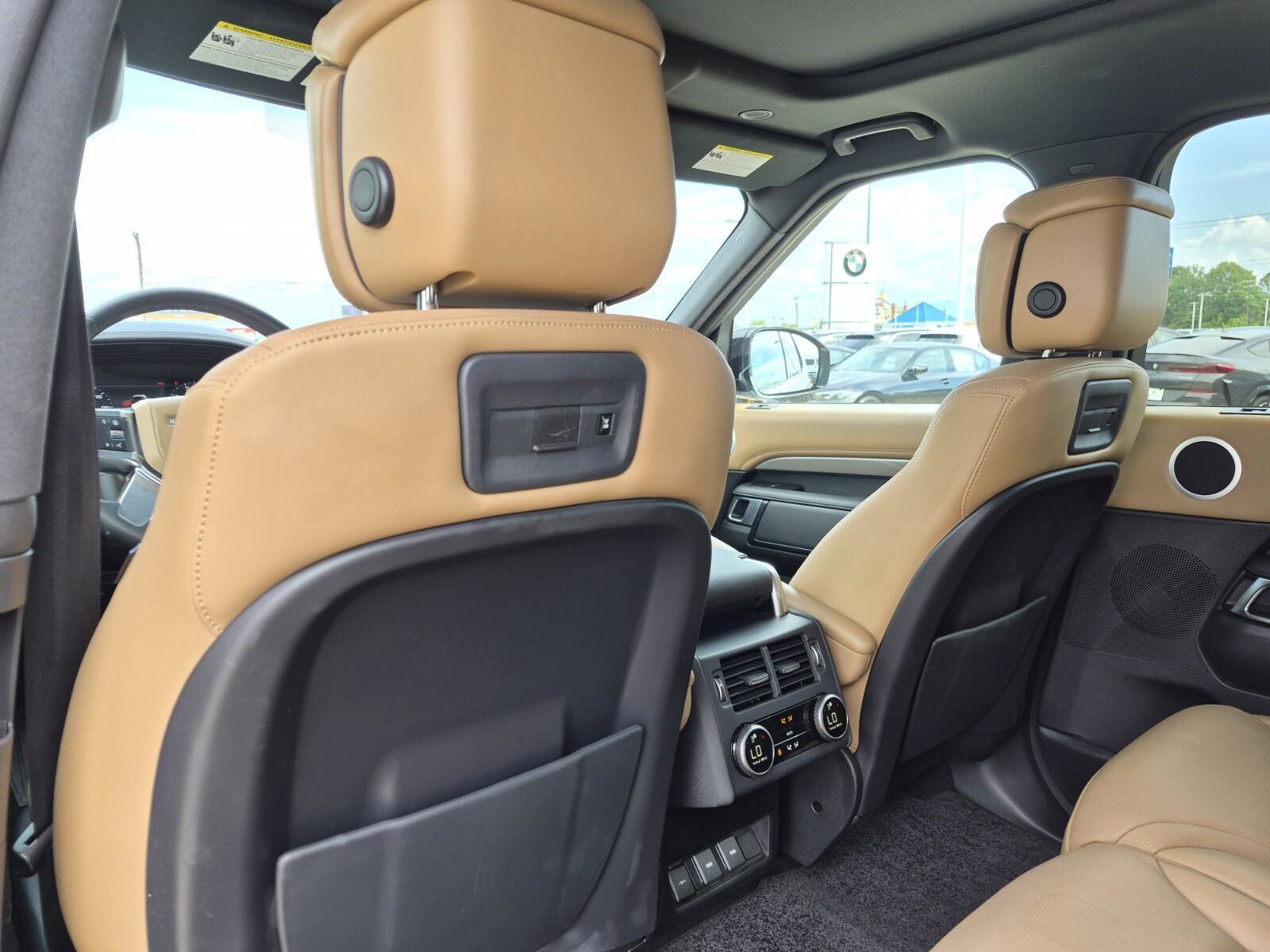 Used 2024 Land Rover Discovery Metropolitan Edition AWD/4WD image 18