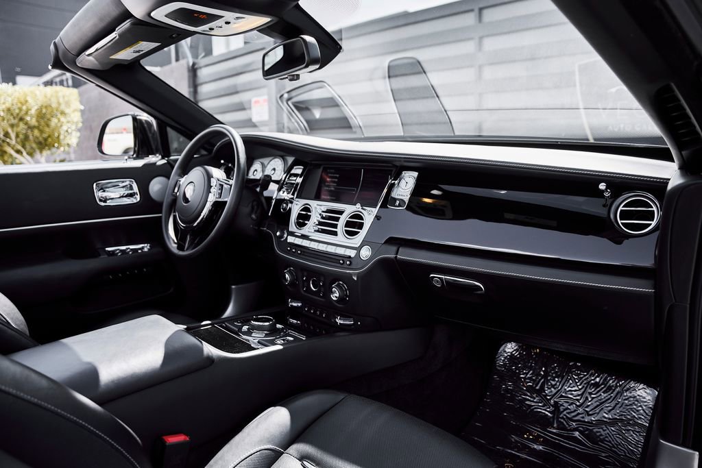 Used 2018 Rolls-Royce Dawn RWD image 37