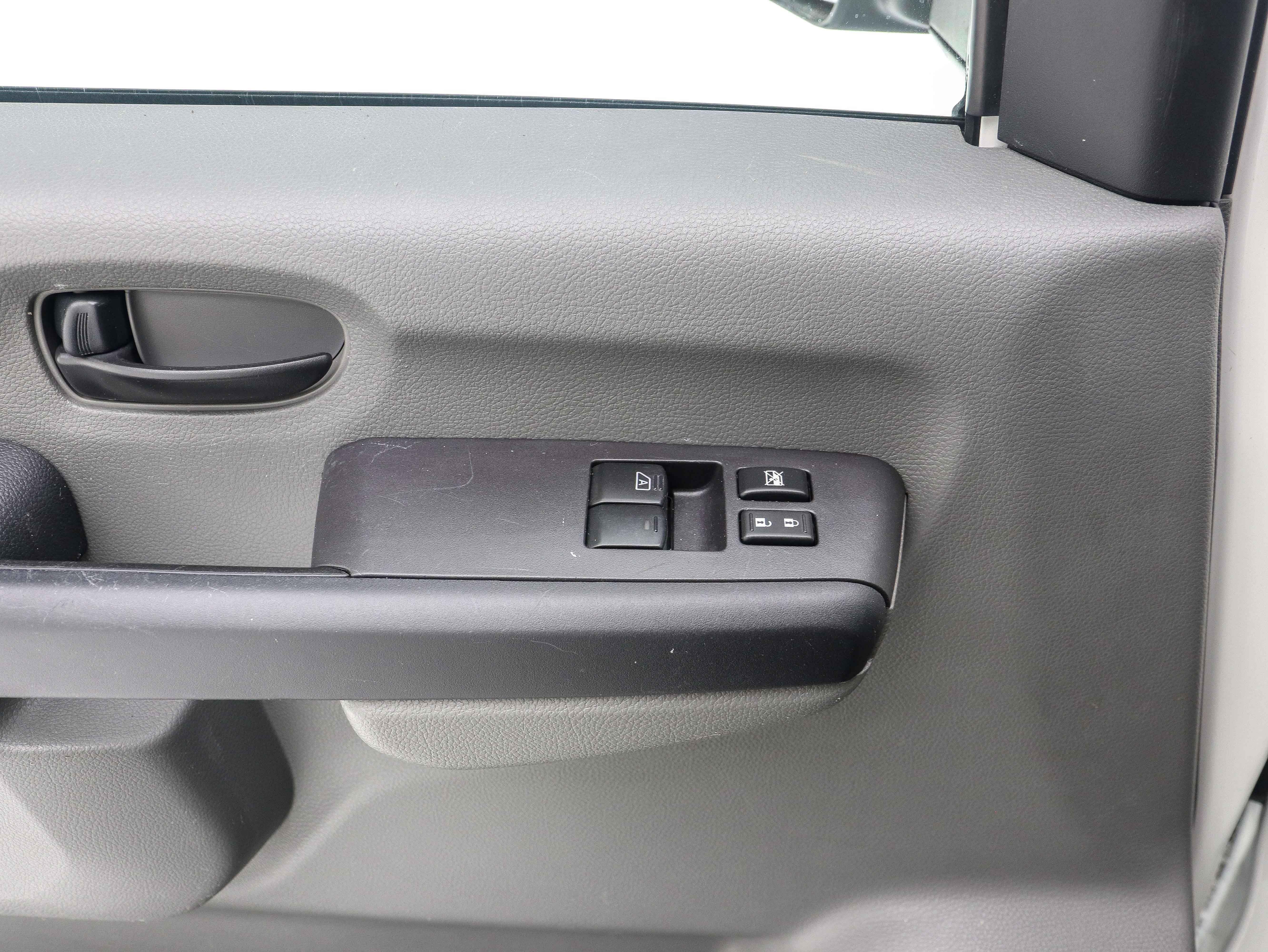 Used 2016 Nissan NV 3500 SL image 24