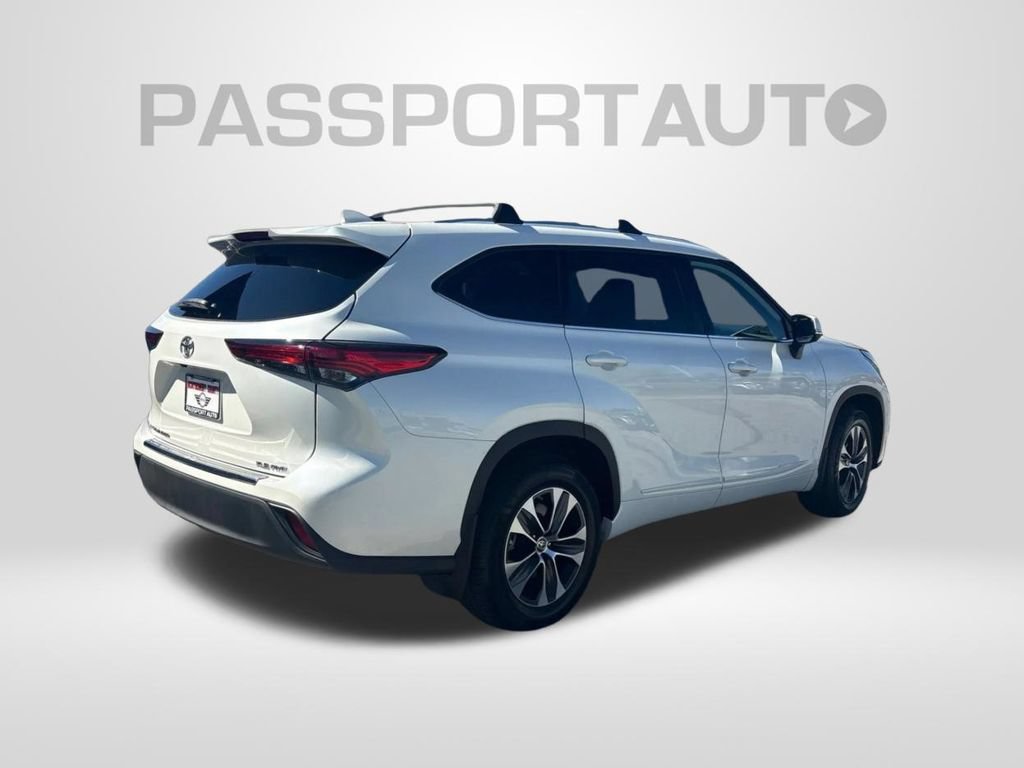 Used 2020 Toyota Highlander XLE AWD/4WD image 6