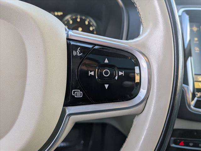 Used 2017 Volvo XC90 T6 Momentum w/ Vision Package image 16