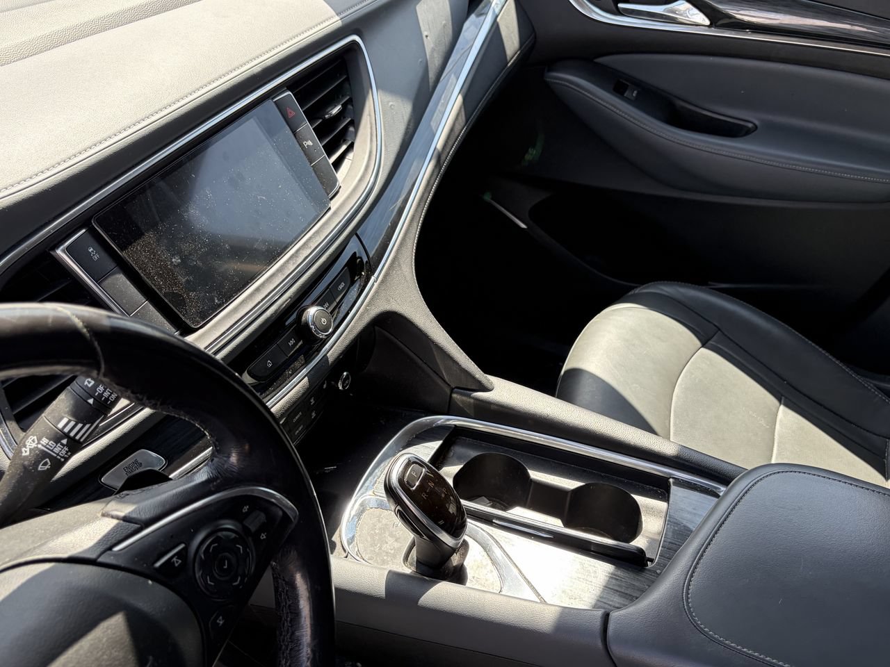 Used 2019 Buick Enclave Essence FWD image 11