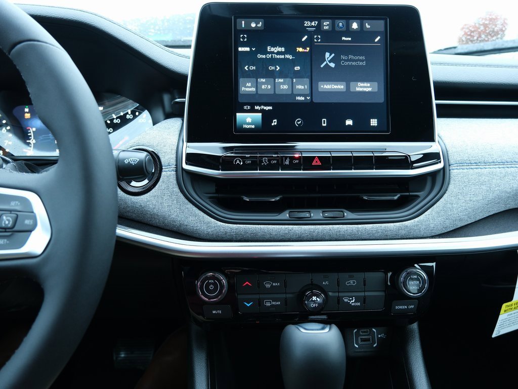 New 2026 Jeep Compass Latitude image 18