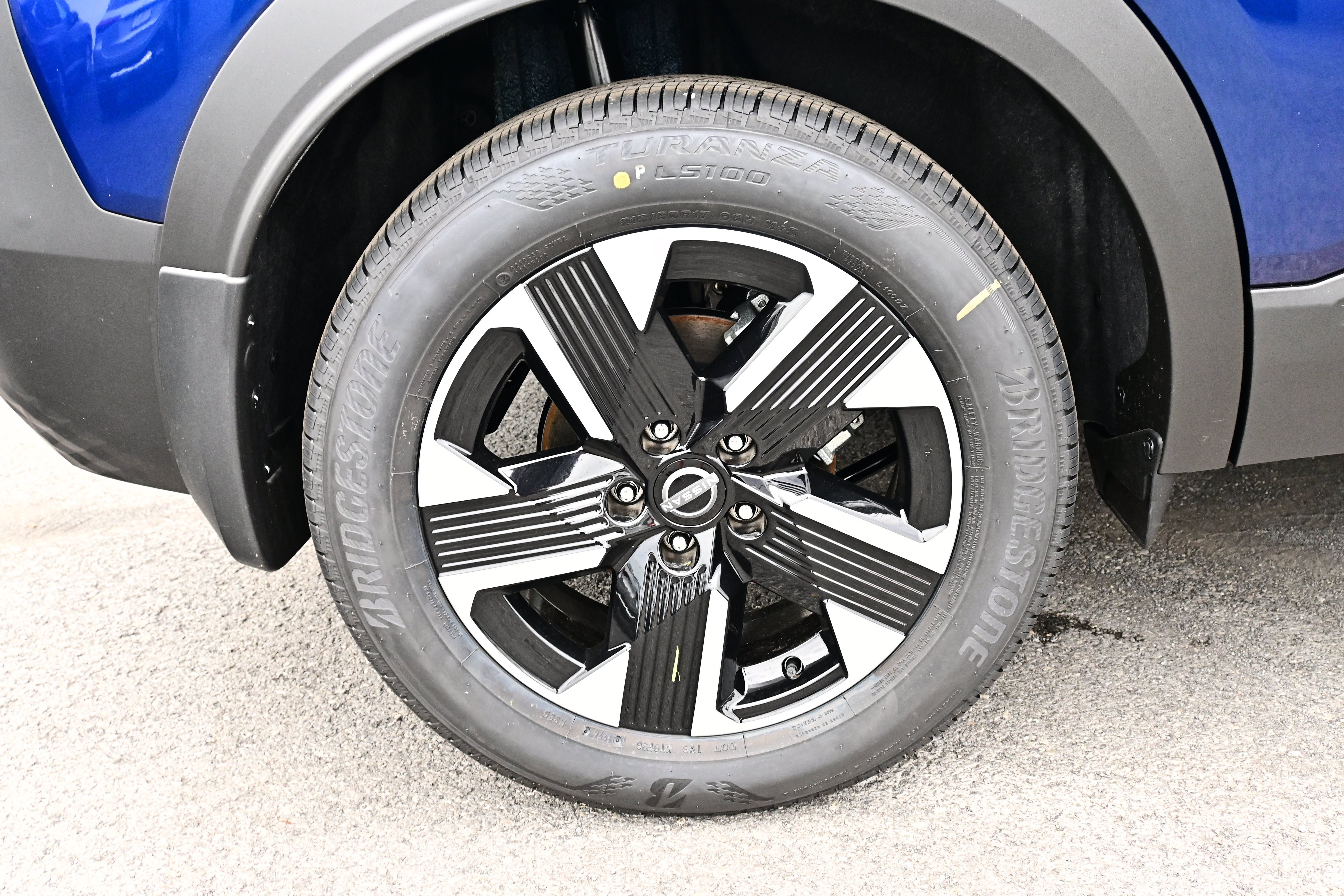 New 2026 Nissan Kicks SV w/ SV Premium Package AWD/4WD image 9