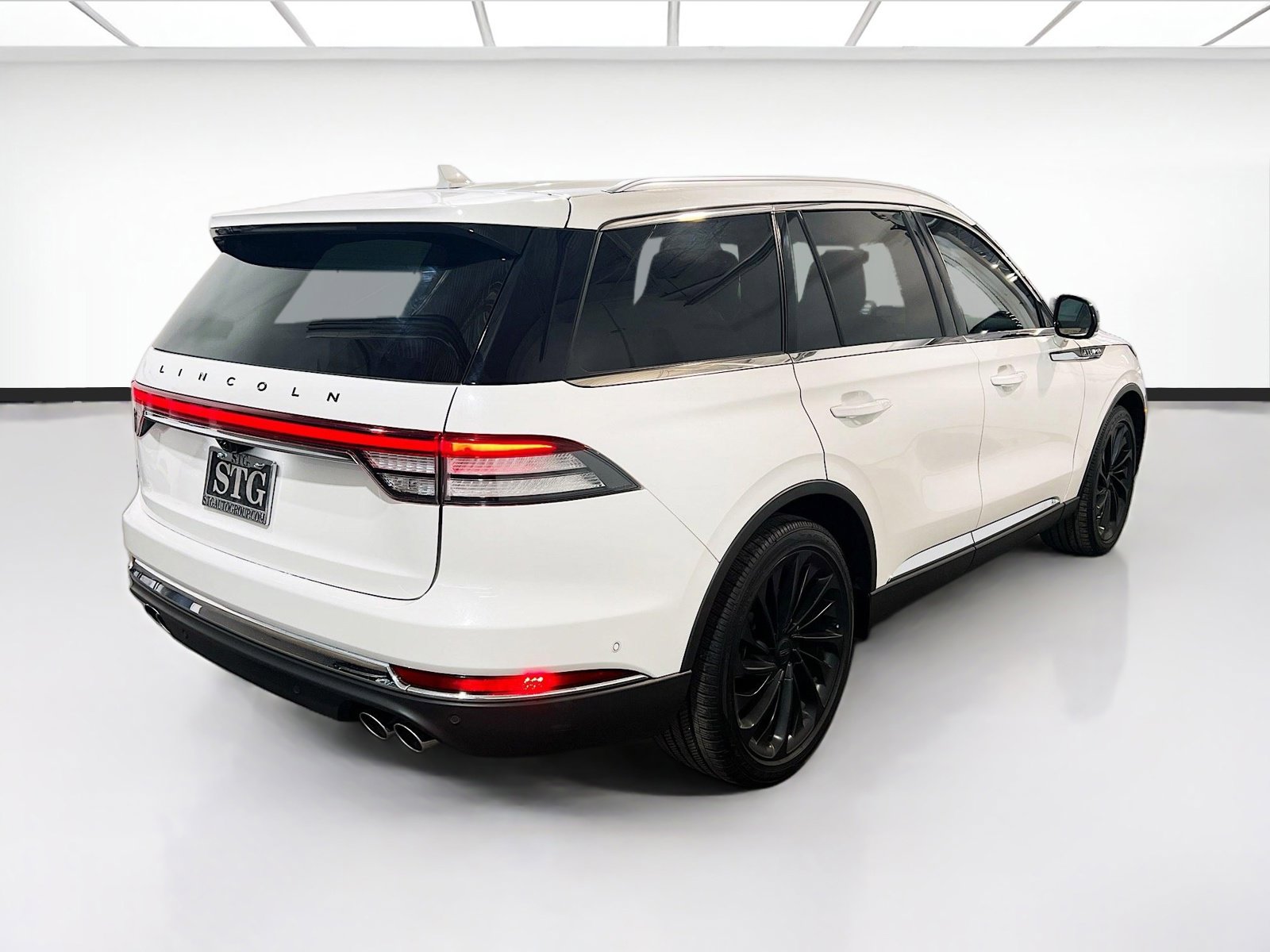Used 2023 Lincoln Aviator Reserve w/ Equipment Group 201A image 4