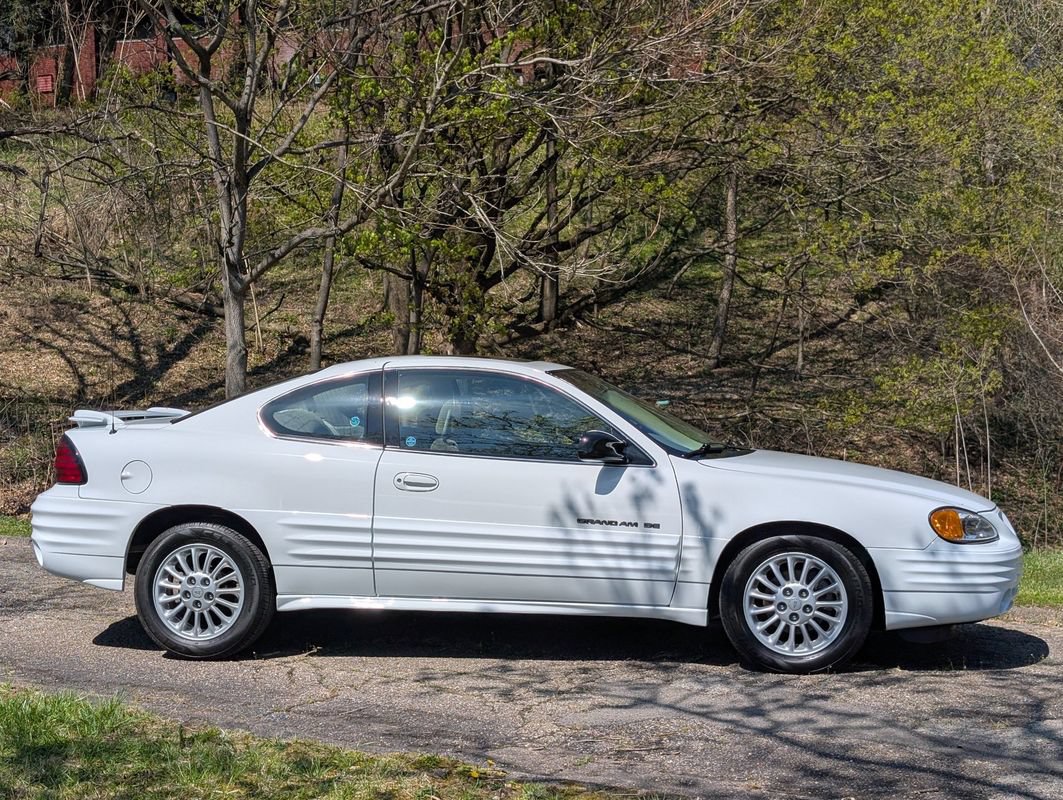 Used 2001 Pontiac Grand Am SE w/ Solid Value Appearance Pkg FWD image 12