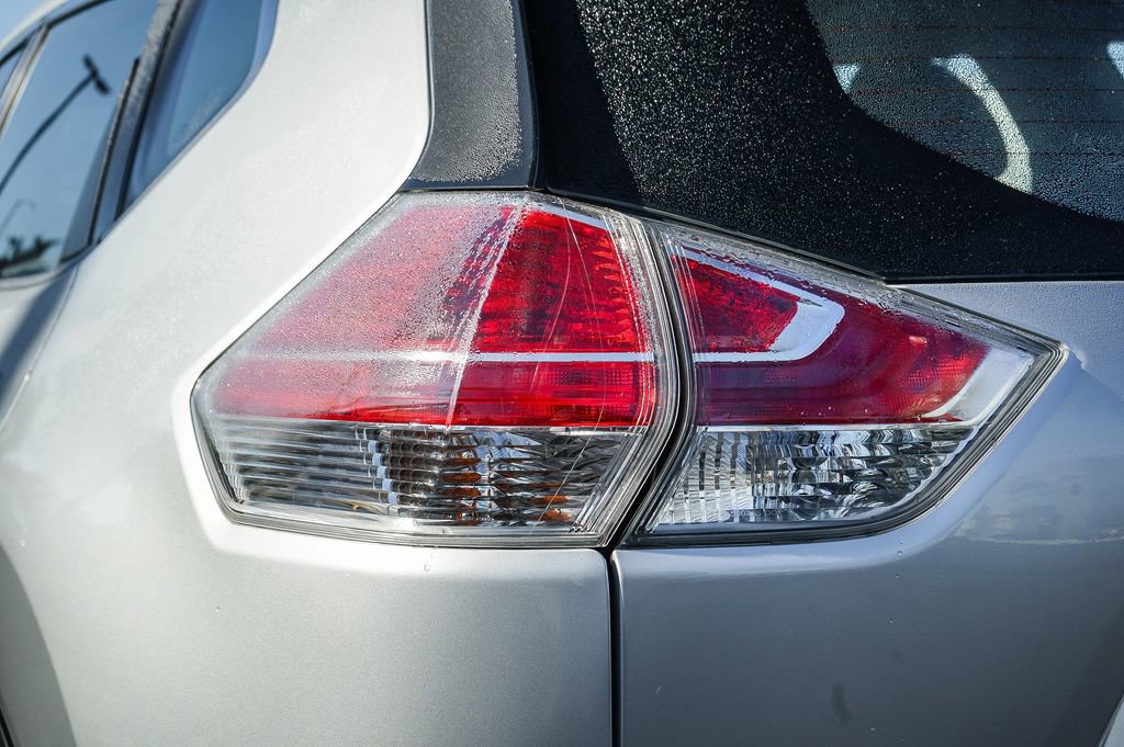 Used 2015 Nissan Rogue S image 9