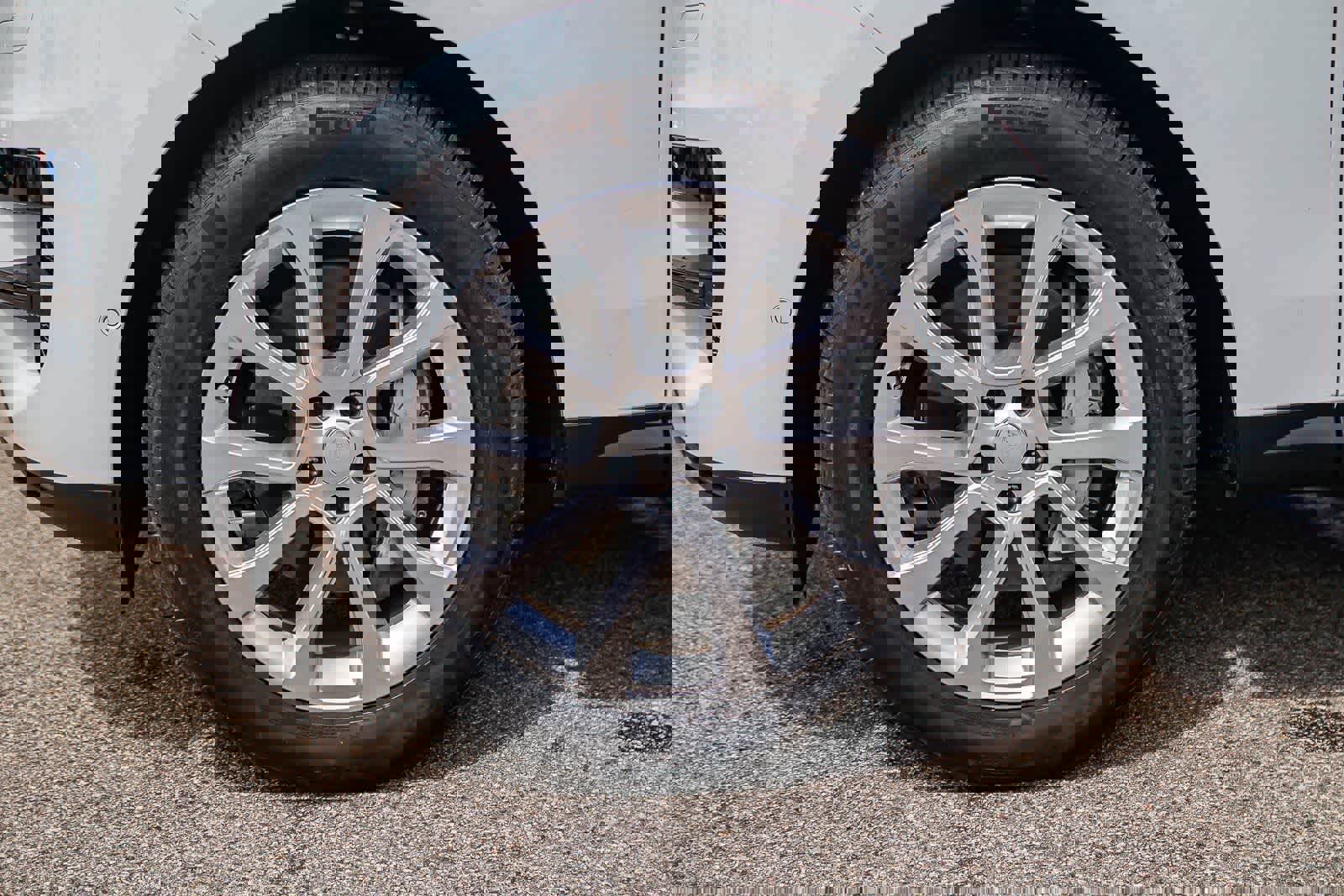 Used 2025 Land Rover Range Rover Sport SE image 9