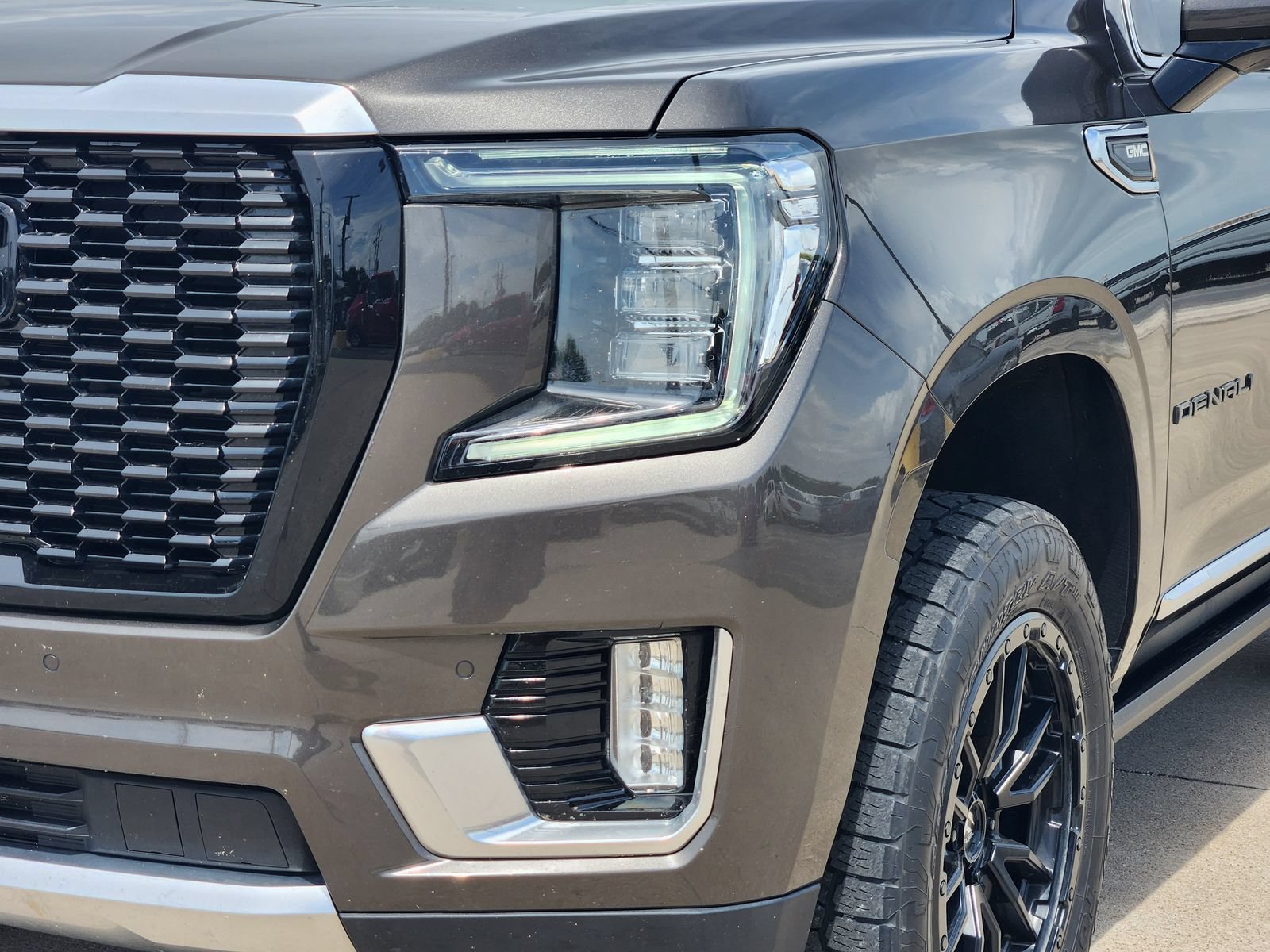 Used 2021 GMC Yukon Denali w/ Advanced Technology Package AWD/4WD image 10