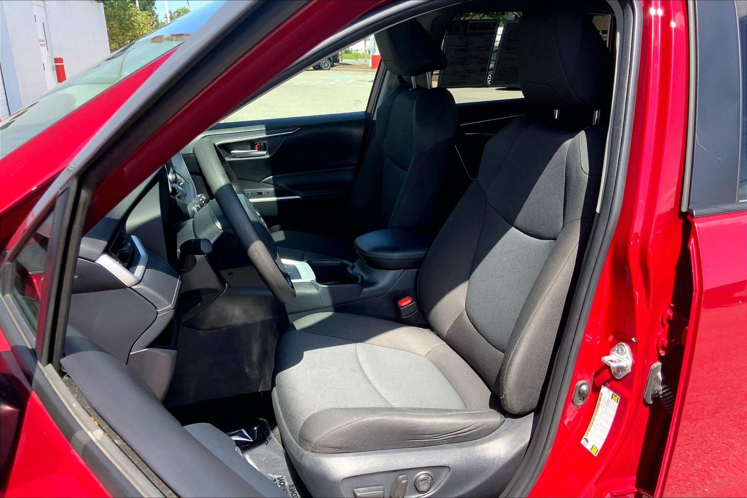 Used 2025 Toyota RAV4 XLE AWD/4WD image 29
