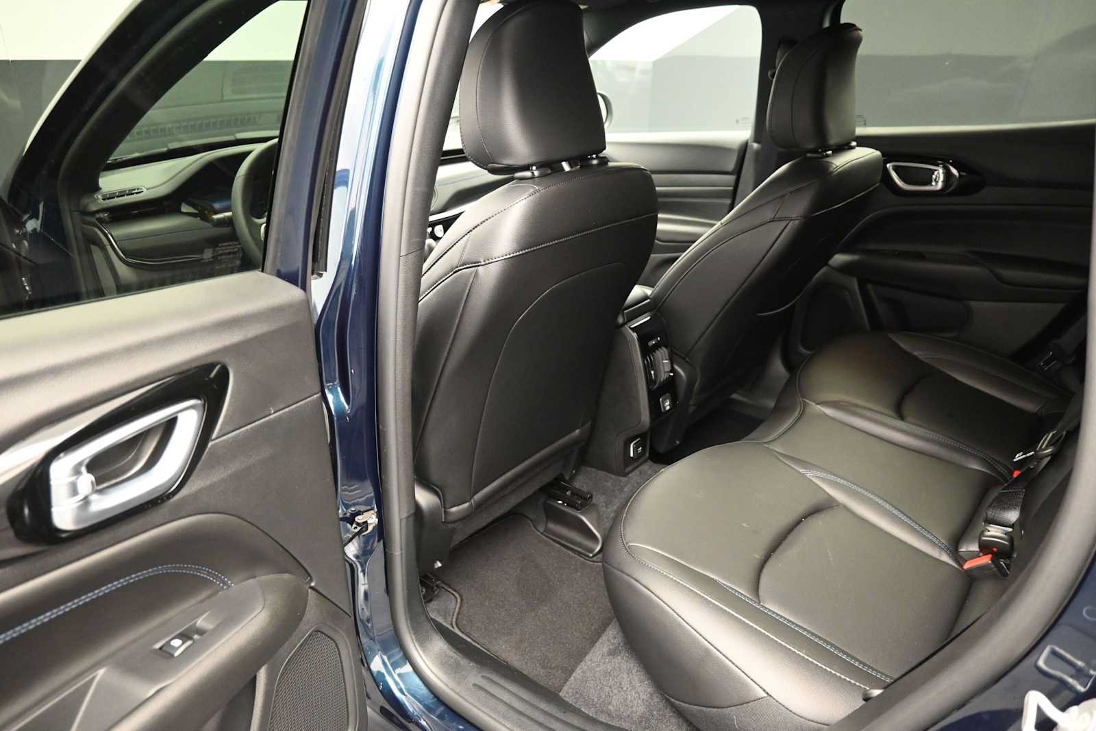 Used 2026 Jeep Compass Limited AWD/4WD image 17