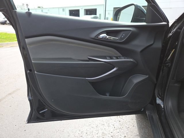 Used 2024 Chevrolet Trax ACTIV w/ Sunroof Package FWD image 12