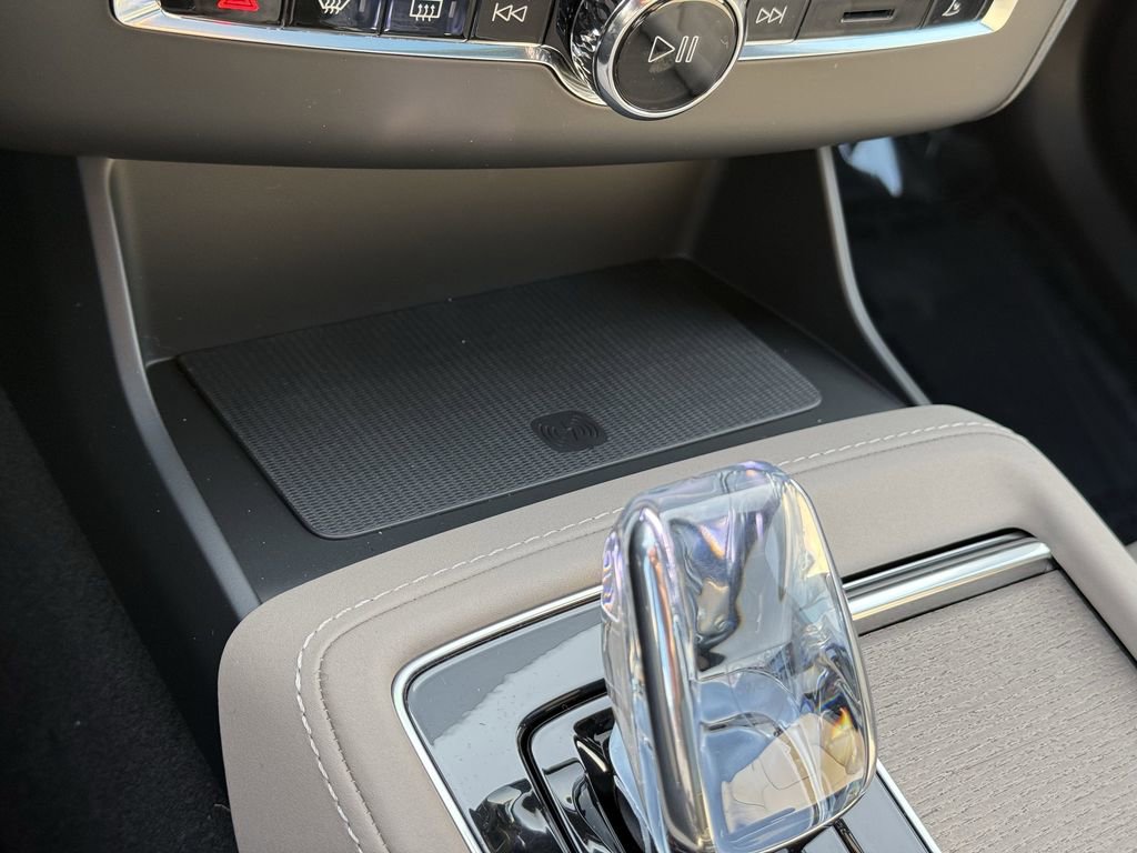 New 2026 Volvo XC90 B6 Plus w/ Protection Package Premier image 24