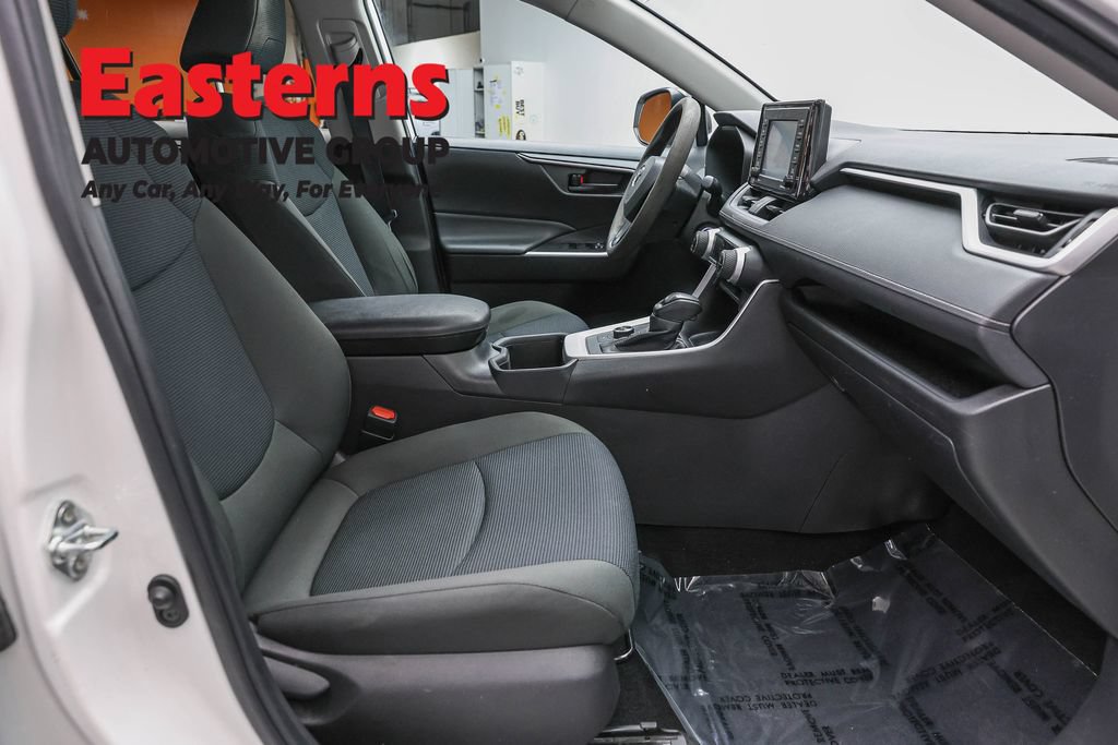 Used 2022 Toyota RAV4 LE AWD/4WD image 24