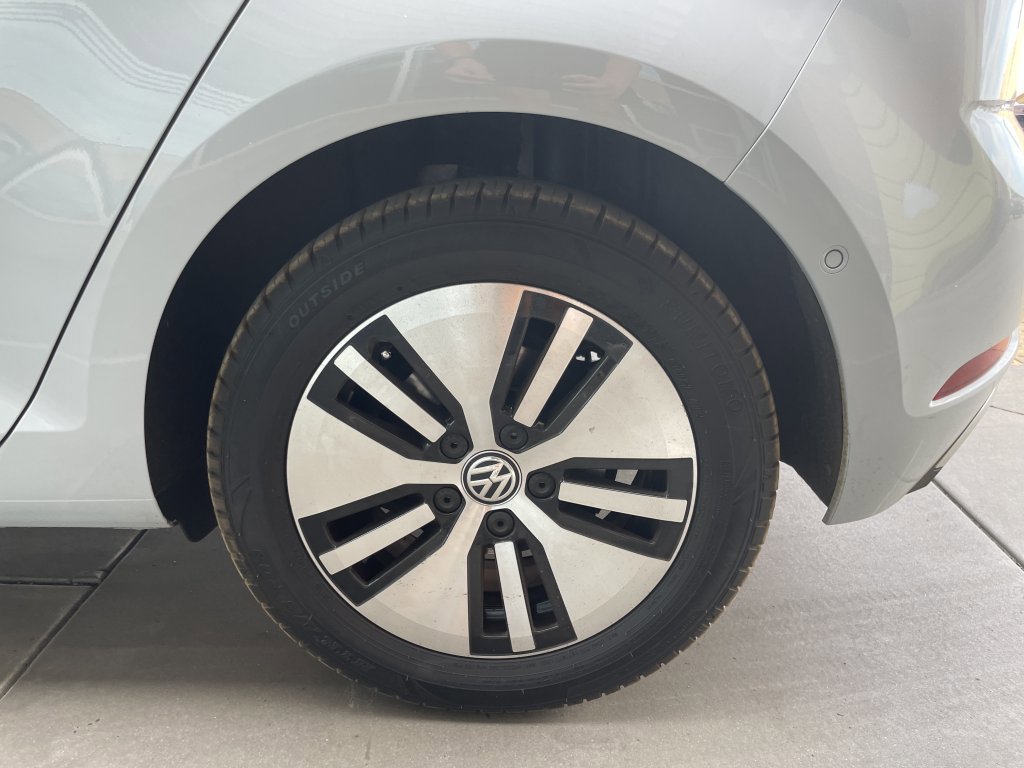 Used 2019 Volkswagen e-Golf SEL Premium image 35