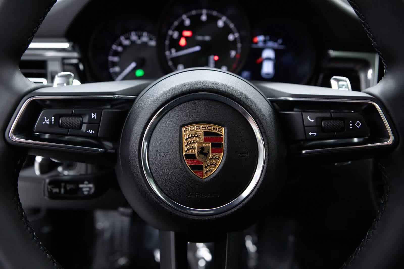 Certified 2025 Porsche Macan AWD/4WD image 14