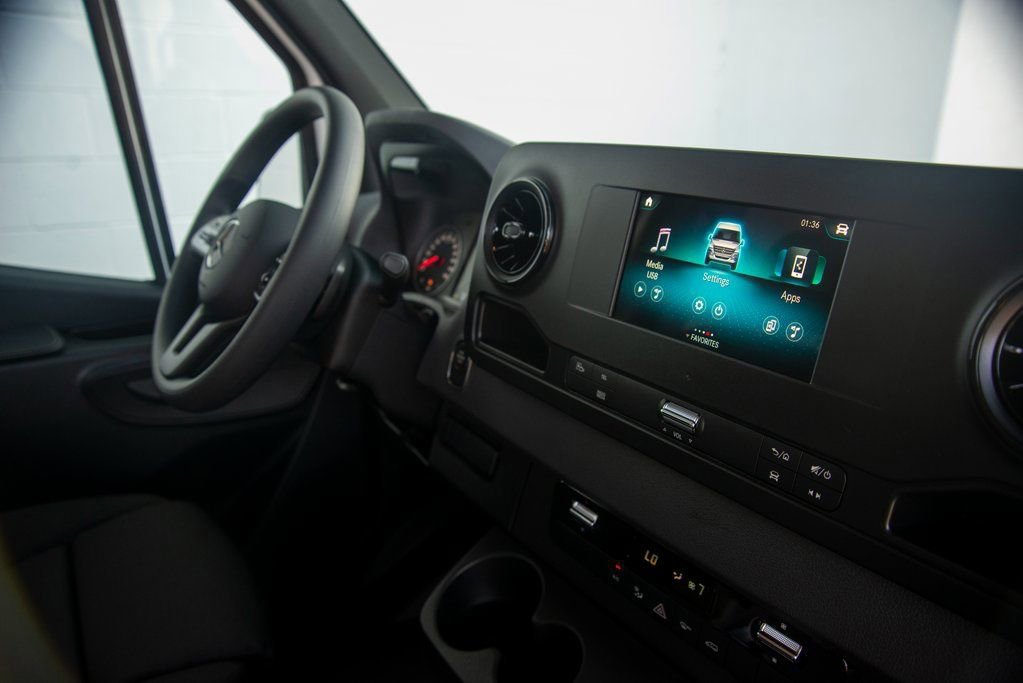 Used 2024 Mercedes-Benz Sprinter 2500 image 32