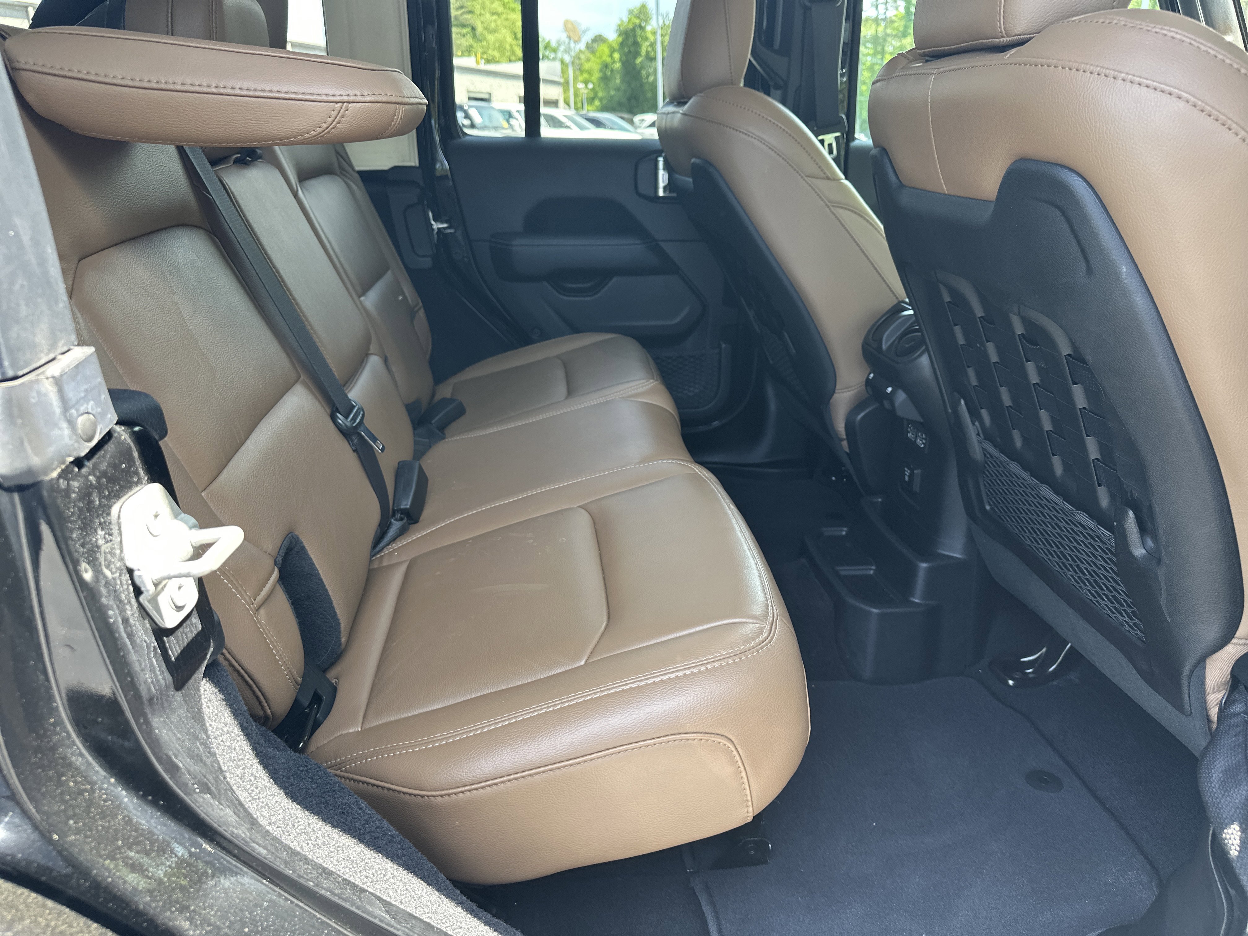 Used 2023 Jeep Wrangler Unlimited Rubicon w/ Cold Weather Group AWD/4WD image 19