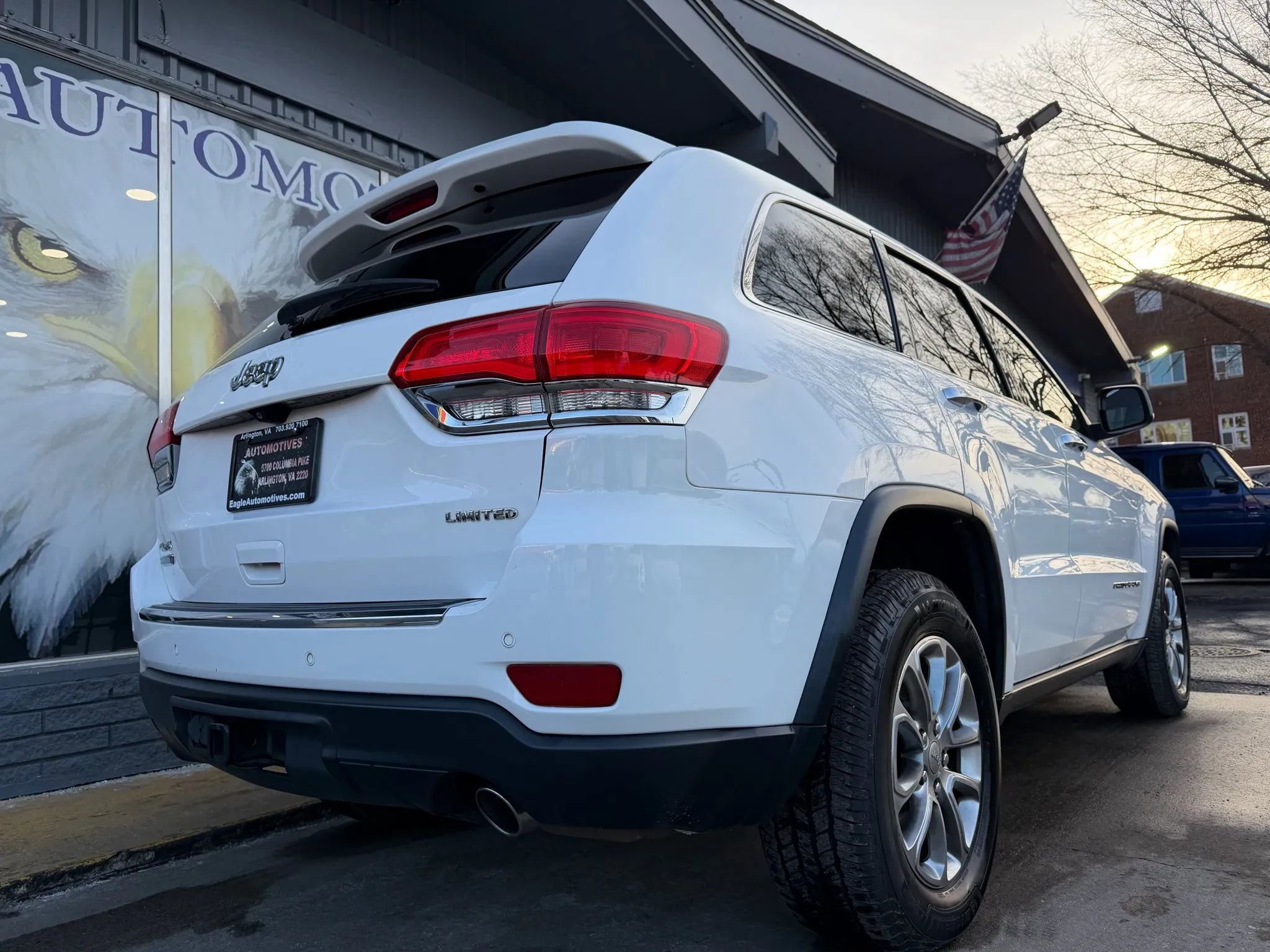 Used 2015 Jeep Grand Cherokee Limited w/ Luxury Group II image 3