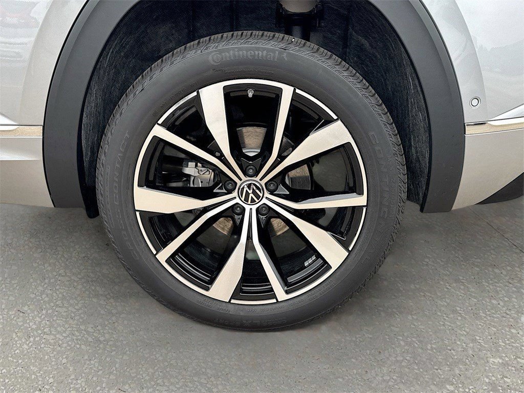 Used 2025 Volkswagen Atlas Cross Sport SEL Premium R-Line AWD/4WD image 34