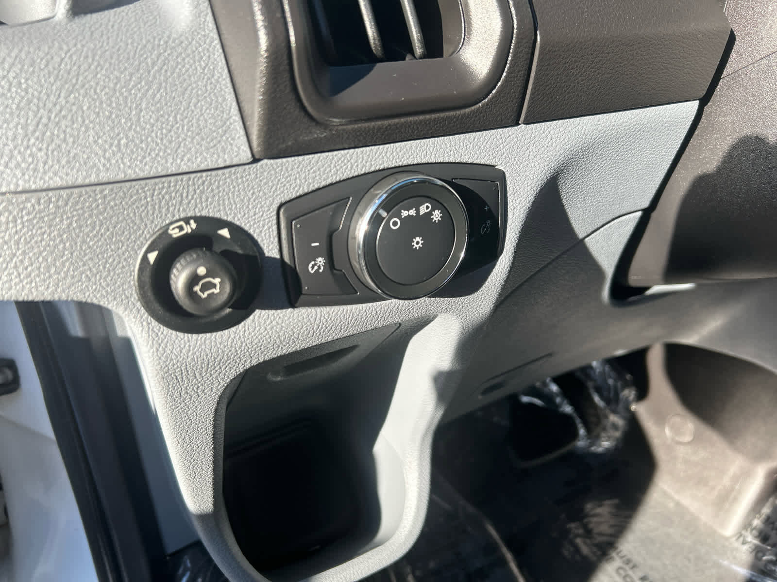 Used 2019 Ford Transit 150 XLT image 11