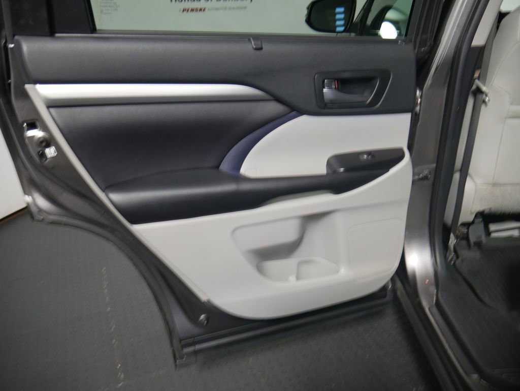 Used 2019 Toyota Highlander XLE image 13
