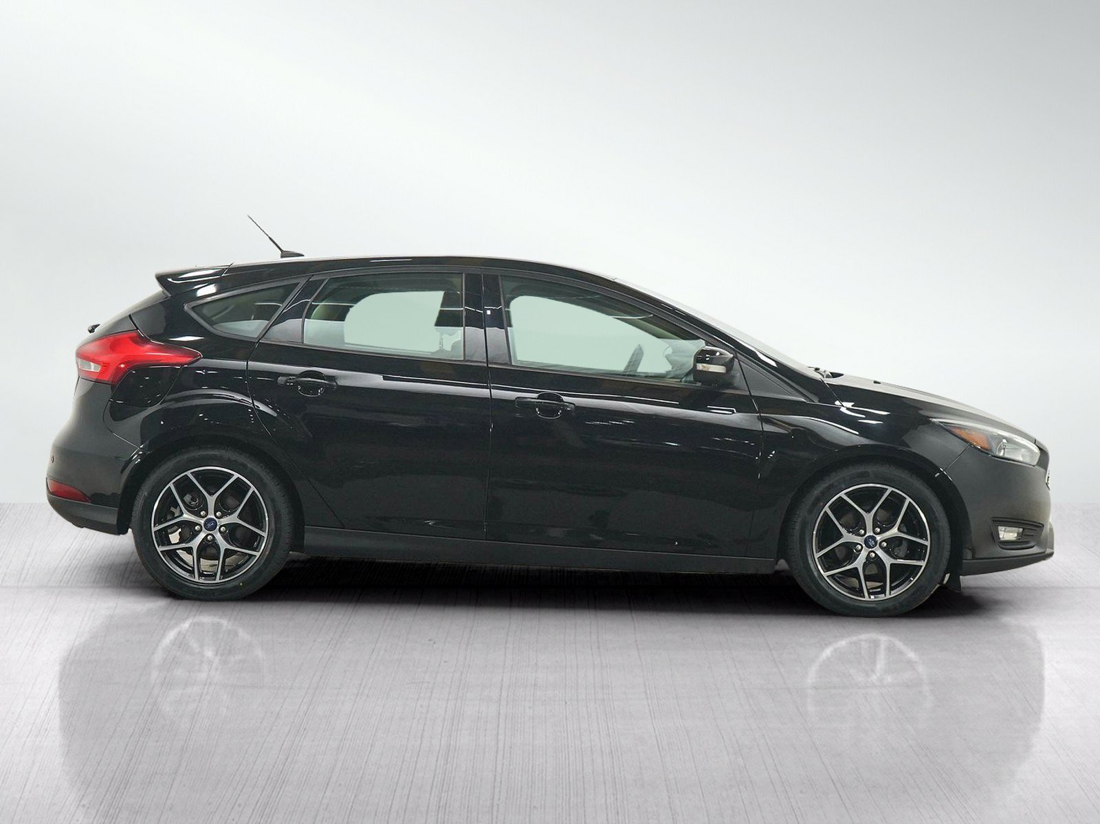 Used 2017 Ford Focus SEL w/ Interior Protection Package FWD image 6
