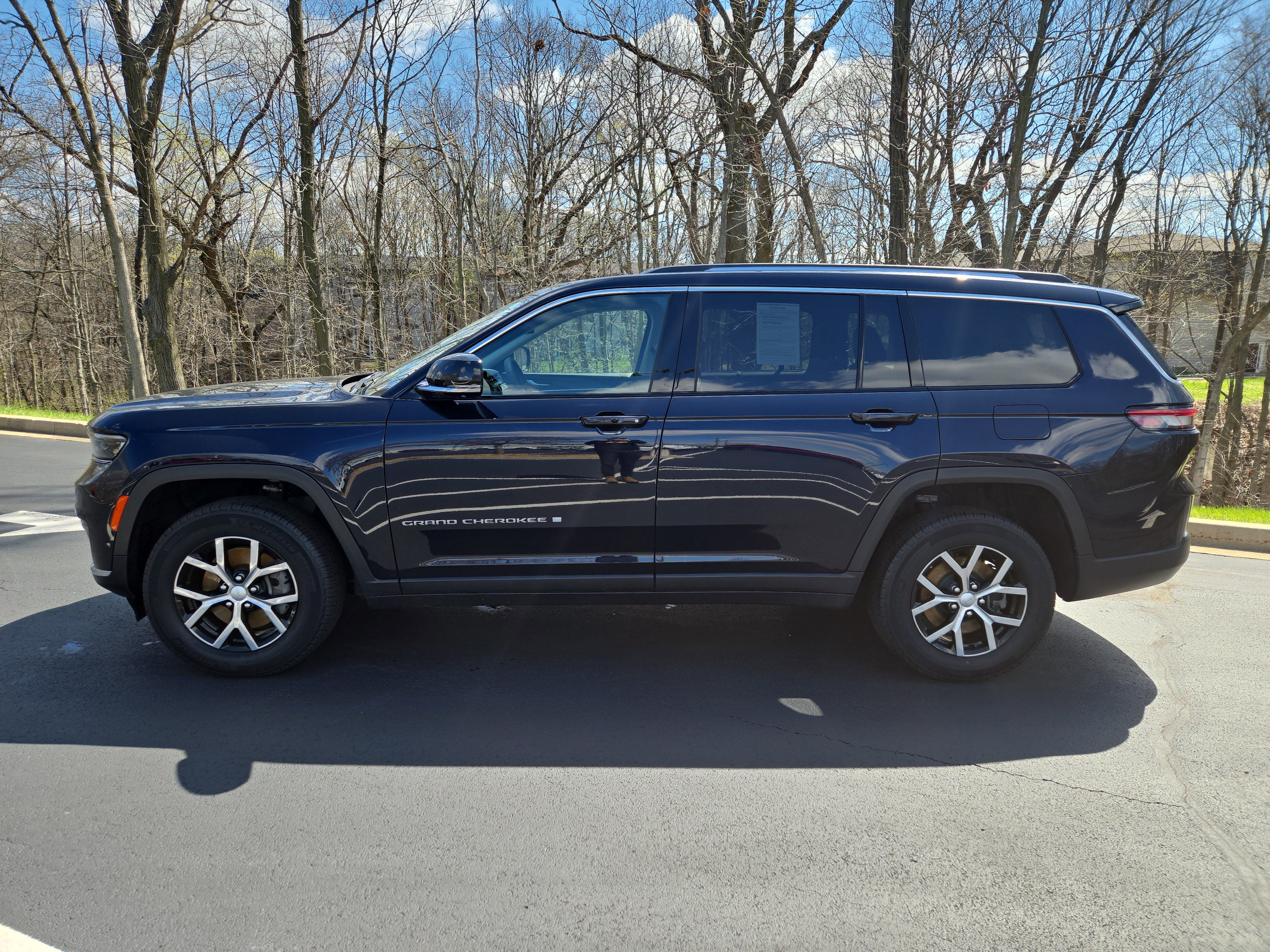 Used 2024 Jeep Grand Cherokee L Limited w/ Luxury Tech Group II image 5