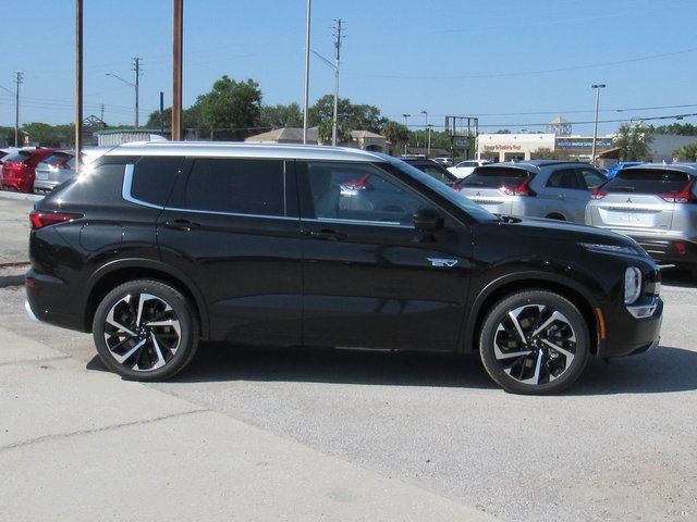 New 2025 Mitsubishi Outlander SEL image 2