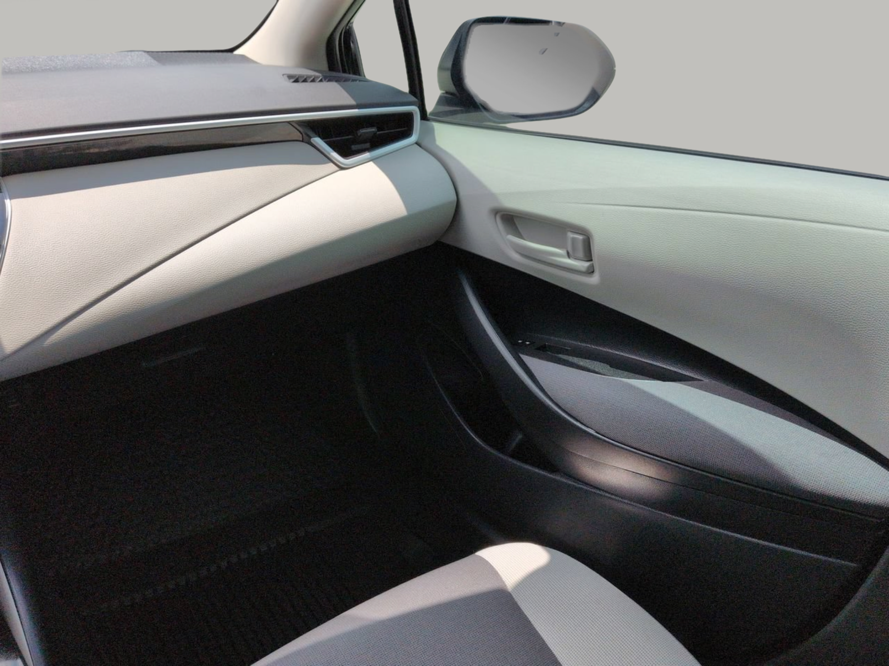 Used 2025 Toyota Corolla LE FWD image 18
