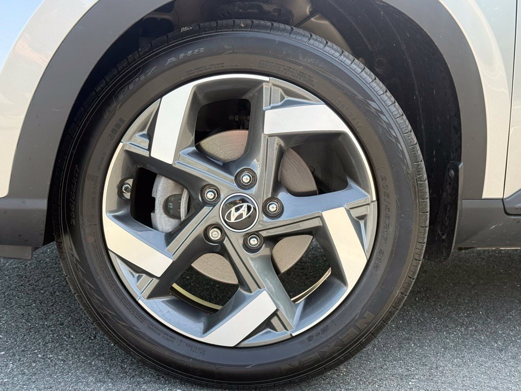 Used 2024 Hyundai Venue SEL FWD image 8