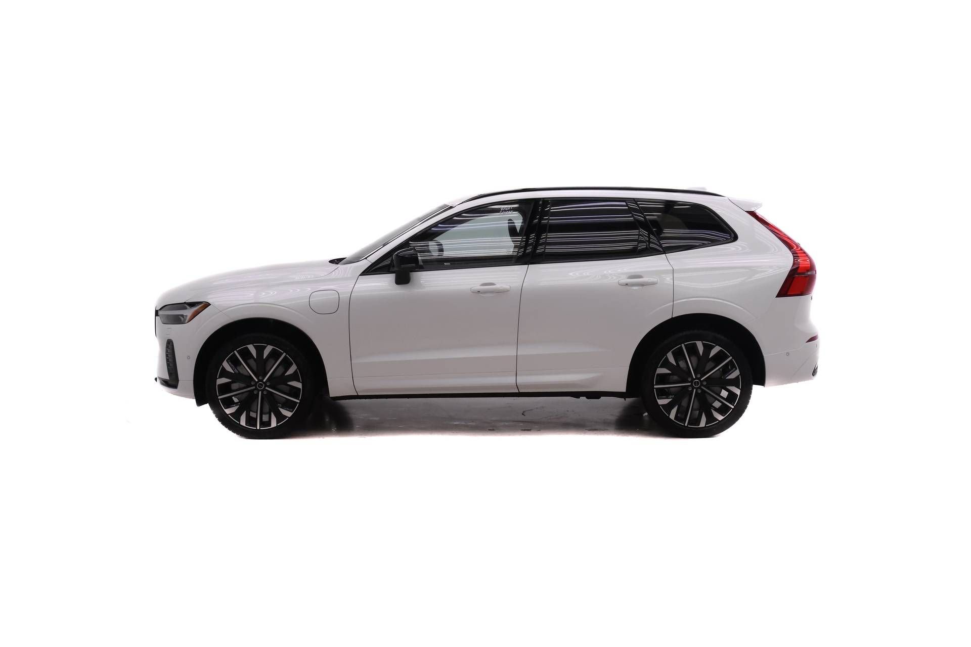 New 2026 Volvo XC60 T8 Ultra w/ Climate Package AWD/4WD image 3