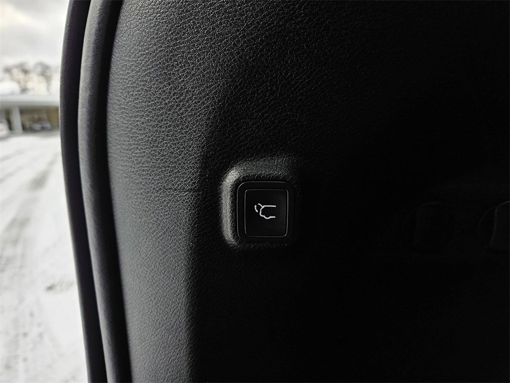 Used 2019 Jeep Cherokee Limited image 23