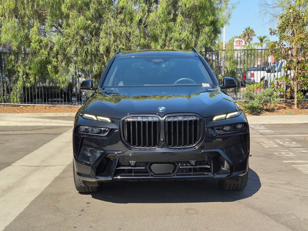 Used 2026 BMW X7 xDrive40i w/ M Sport Package AWD/4WD image 4
