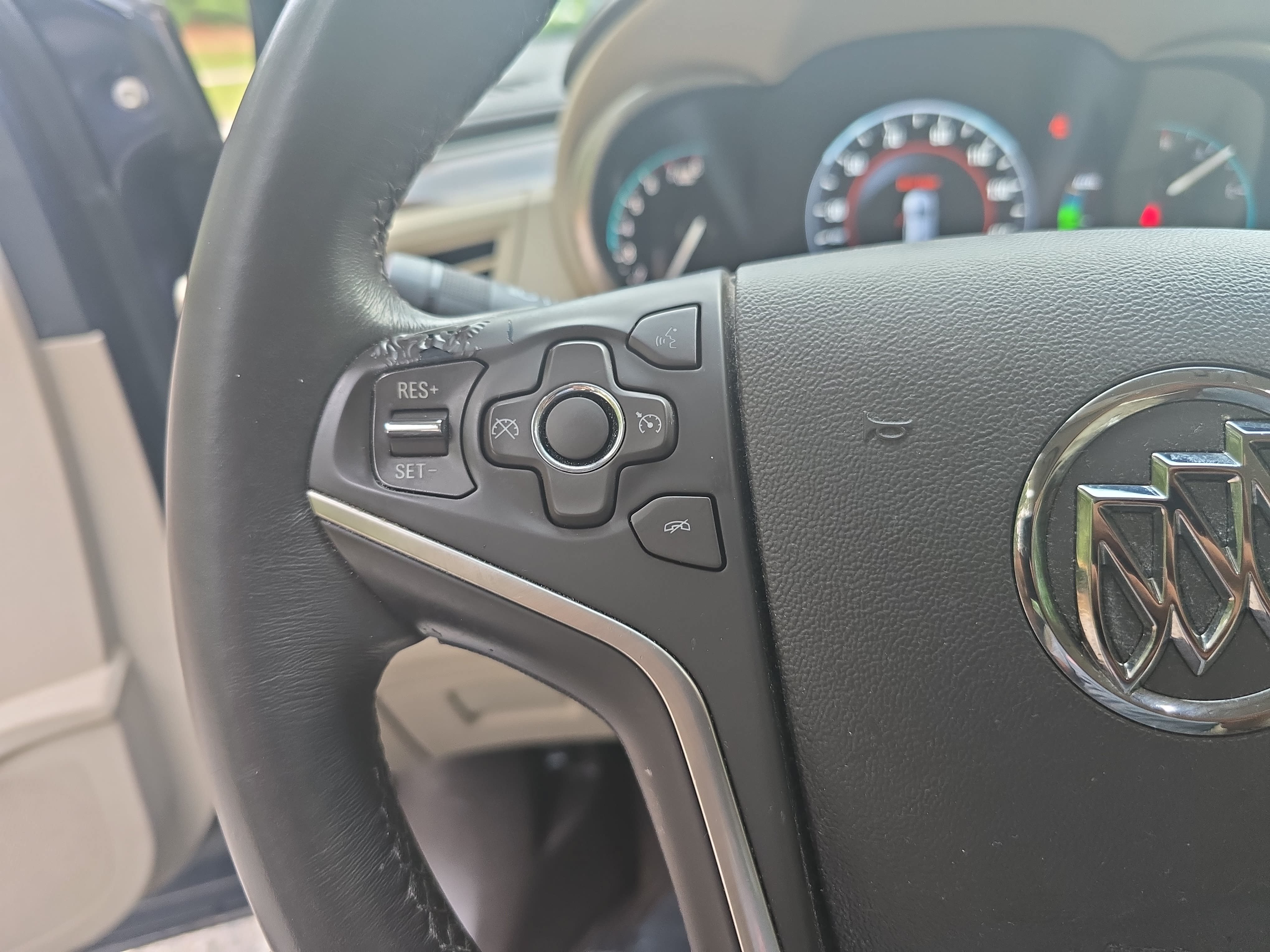 Used 2014 Buick LaCrosse Leather FWD image 16