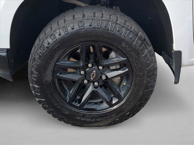 Used 2021 Chevrolet Silverado 1500 Custom Trail Boss w/ LPO, Dark Essentials Package image 2
