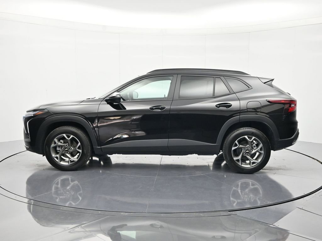 Certified 2025 Chevrolet Trax LT w/ LT Convenience Package FWD image 8