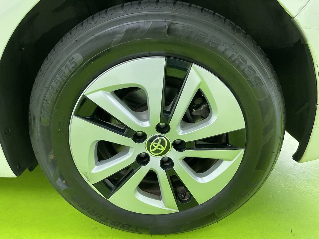 Used 2017 Toyota Prius Four image 15