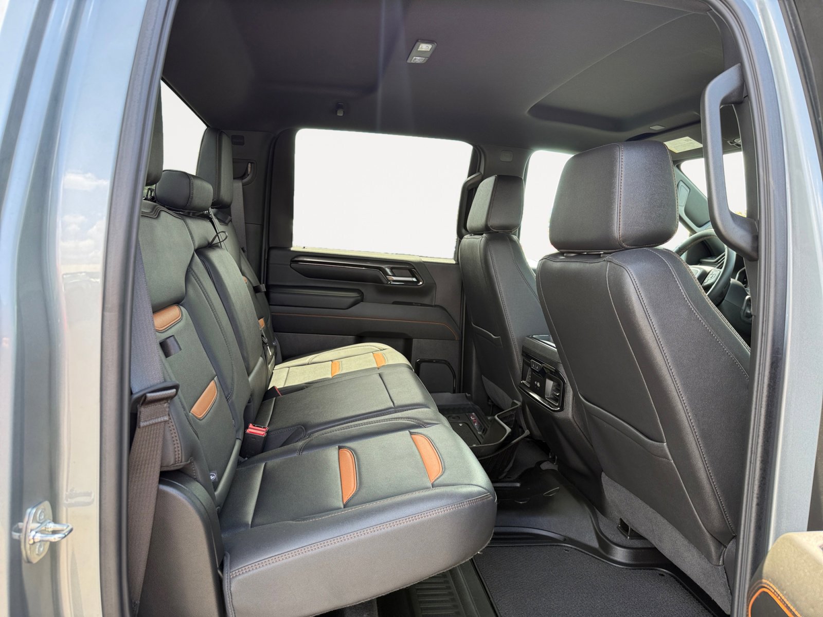Used 2024 GMC Sierra 2500 AT4 AWD/4WD image 18