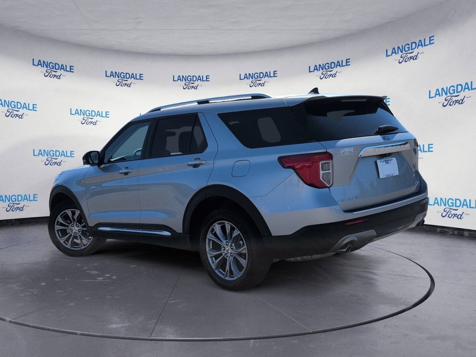Used 2023 Ford Explorer Limited w/ Limited Technology Package AWD/4WD image 9