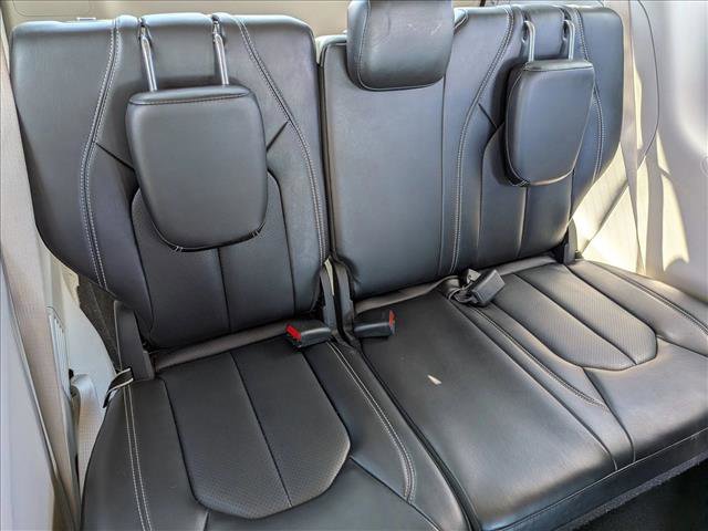 Used 2024 Chrysler Pacifica Select image 18