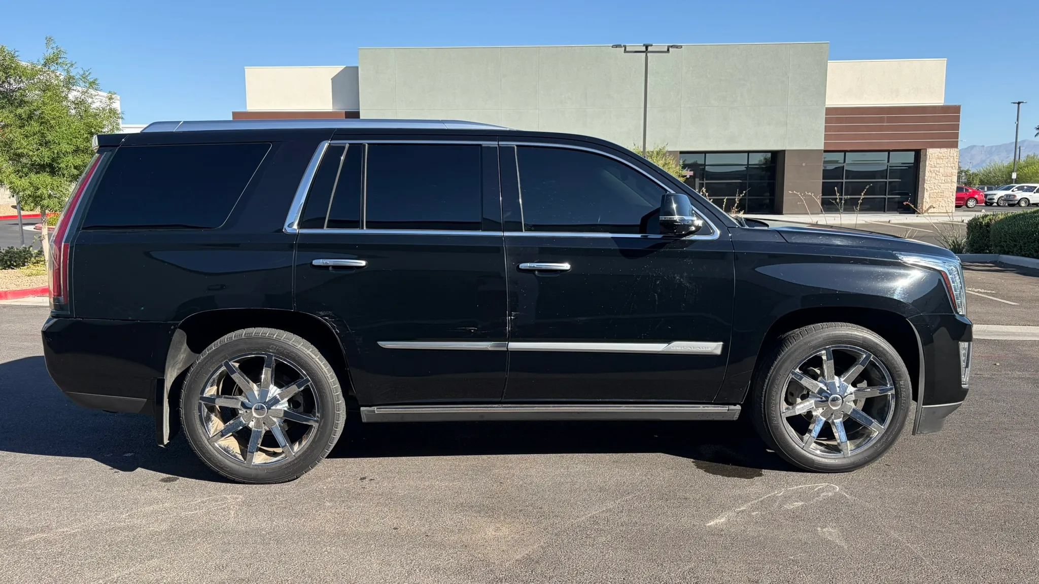 Used 2016 Cadillac Escalade Premium AWD/4WD image 6