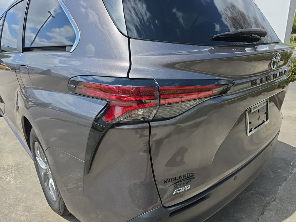 Used 2021 Toyota Sienna XLE w/ XLE Plus Package image 8